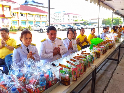 ไฟล์แนบ กปภ.สาขาไชยา เข้าร่วมพิธีทำบุญตักบาตร พระสงฆ์ และถวายพวงมาลา เพื่อบำเพ็ญกุศลและน้อมรำลึกเนื่องในวันคล้ายวันสวรรคต พระบาทสมเด็จพระบรมชนกาธิเบศร มหาภูมิพลอดุลยเดชมหาราช บรมนาถบพิตร 
