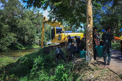 ไฟล์แนบ การประปาส่วนภูมิภาคสาขาชุมพร ร่วมกิจกรรมจิตอาสาร่วมพัฒนาปรับภูมิทัศน์ทำความสะอาดลำน้ำ คูคลองที่แก้มลิงหนองใหญ่