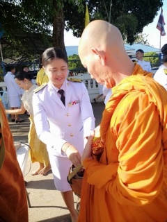 ไฟล์แนบ การประปาส่วนภูมิภาคสาขาท่าแซะ เข้าร่วมพิธีบำเพ็ญกุศลและพิธีน้อมรำลึกในวันคล้ายวันสวรรคตพระบาทสมเด็จพระบรมชนกาธิเบศร มหาภูมิพลอดุลยเดชมหาราช บรมนาถบพิตร