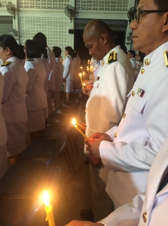 ไฟล์แนบ กปภ.สาขาพนมทวน ร่วมพิธีจุดเทียนเพื่อน้อมรำลึกนพระมหากรุณาธิคุณพระบาทสมเด็จพระบรมชนกาธิเบศร มหาภูมิพลอดุลเดชมหาราช บรมนาถบพิตร