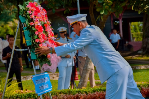 ไฟล์แนบ นายอดิศักดิ์ มรรคาเขตต์ ผู้จัดการประปาส่วนภูมิภาคสาขาสุไหง โก-ลก พร้อมผู้บริหารและพนักงาน เข้าร่วมพิธีวางพวงมาลาและพิธีถวายบังคม เนื่องในวันคล้ายวันสวรรคตพระบาทสมเด็จพระจุลจอมเกล้าเจ้าอยู่หัว