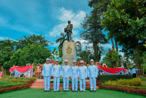 ไฟล์แนบ นายอดิศักดิ์ มรรคาเขตต์ ผู้จัดการประปาส่วนภูมิภาคสาขาสุไหง โก-ลก พร้อมผู้บริหารและพนักงาน เข้าร่วมพิธีวางพวงมาลาและพิธีถวายบังคม เนื่องในวันคล้ายวันสวรรคตพระบาทสมเด็จพระจุลจอมเกล้าเจ้าอยู่หัว
