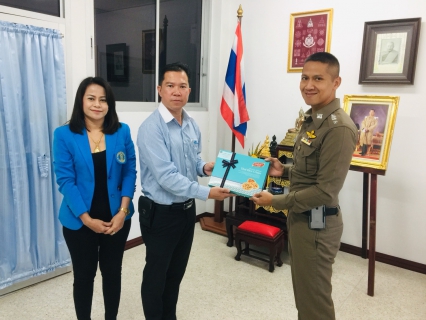 ไฟล์แนบ การประปาส่วนภูมิภาคสาขาบางสะพาน  เข้าพบนายปรีดา  วิภาสวัชรโยธิน  นายกเทศมนตรีตำบลร่อนทอง  และ พ.ต.อ.ธนกร  รอดเรือง  ผกก.สภ.บางสะพาน  เพื่อสวัสดีและรายงานตัว เนื่องในโอกาสเข้ารับตำแหน่งใหม่  