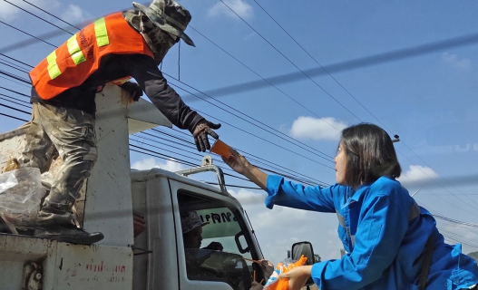 ไฟล์แนบ กปภ.สาขาอุบลราชธานี ร่วมกิจกรรม Big Cleaning Day และพิธีบายศรีสู่ขวัญ พิธีทางศาสนาแก่ผู้ประสบอุทกภัย และผู้ปฏิบัติงานช่วยเหลือผู้ประสบอุทกภัยในพื้นที่จังหวัดอุบลราชธานี