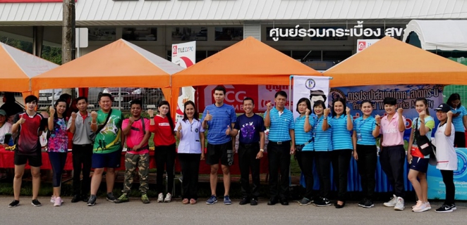ไฟล์แนบ การประปาส่วนภูมิภาคสาขากระบี่ ออกหน่วยบริการน้ำดื่มบรรจุขวดตราสัญลักษณ์ กปภ.ร่วมสนับสนุนกิจกรรม ก้าวคนละก้าว ครั้งที่ 2 (ภาคใต้) เพื่อระดมทุนจากผู้มีจิตศรัทธาทั่วประเทศ ร่วมบริจาคให้  7 โรงพยาบาลในภาคใต้ 