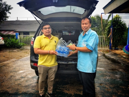 ไฟล์แนบ การประปาส่วนภูมิภาคสาขาอ่าวลึก มอบน้ำดื่มบรรจุขวดตราสัญลักษณ์ กปภ. จำนวน 100 ขวด เพื่อใช้ในกิจกรรมการจัดแสดงงานขับขี่รถ มี พรบ. และการแจกหมวกกันน็อคให้กับนักเรียนโรงเรียนอ่าวลึก จ.กระบี่