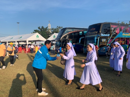 ไฟล์แนบ กปภ.สาขาสามพราน ตั้งจุดบริการน้ำดื่มตราสัญลักษณ์ กปภ. เพื่อบริการประชาชนที่เดินทางเข้าร่วมรับเสด็จสมเด็จพระสันตะปาปาฟรานซิส ประมุขแห่งคริสตจักรนิกายคาทอลิก ณ บริเวณหน้าวัดคาทอลิกนักบุญเปโตร อ.สามพราน จ.นครปฐม
