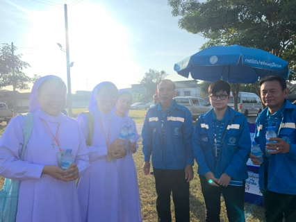 ไฟล์แนบ กปภ.สาขาสามพราน ตั้งจุดบริการน้ำดื่มตราสัญลักษณ์ กปภ. เพื่อบริการประชาชนที่เดินทางเข้าร่วมรับเสด็จสมเด็จพระสันตะปาปาฟรานซิส ประมุขแห่งคริสตจักรนิกายคาทอลิก ณ บริเวณหน้าวัดคาทอลิกนักบุญเปโตร อ.สามพราน จ.นครปฐม