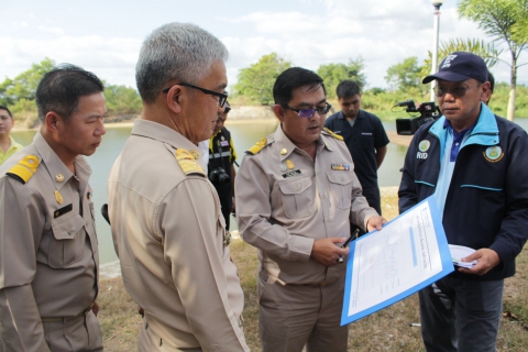 ไฟล์แนบ ผวจ.จันทบุรี นำคณะหัวหน้าส่วนราชการที่เกี่ยวข้อง ลงพื้นที่ติดตามสถานการณ์น้ำในลุ่มน้ำสาขาแม่น้ำจันทบุรี เตรียมพร้อมป้องกันภัยแล้งปี63 แนะการใช้น้ำทุกภาคส่วนอย่างรู้คุณค่าประหยัดและเผื่อแผ่แบ่งปัน