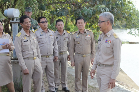 ไฟล์แนบ ผวจ.จันทบุรี นำคณะหัวหน้าส่วนราชการที่เกี่ยวข้อง ลงพื้นที่ติดตามสถานการณ์น้ำในลุ่มน้ำสาขาแม่น้ำจันทบุรี เตรียมพร้อมป้องกันภัยแล้งปี63 แนะการใช้น้ำทุกภาคส่วนอย่างรู้คุณค่าประหยัดและเผื่อแผ่แบ่งปัน