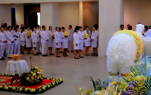 ไฟล์แนบ การประปาส่วนภูมิภาคสาขากระบี่ ร่วมพิธีถวายพานพุ่มดอกไม้และถวายบังคม เนื่องในวันคล้ายวันพระบรมราชสมภพของ พระบาทสมเด็จพระบรมชนกาธิเบศร มหาภูมิพลอดุลยเดชมหาราช บรมนาถบพิตร วันชาติ และวันพ่อแห่งชาติ