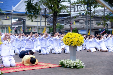 ไฟล์แนบ การประปาส่วนภูมิภาคสาขาชุมพร ร่วมพิธีถวายพานพุ่มดอกไม้และถวายบังคม ณ เวทีบริเวณลานอเนกประสงค์ เทศบาลเมืองชุมพร