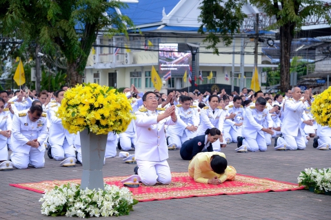 ไฟล์แนบ การประปาส่วนภูมิภาคสาขาชุมพร ร่วมพิธีถวายพานพุ่มดอกไม้และถวายบังคม ณ เวทีบริเวณลานอเนกประสงค์ เทศบาลเมืองชุมพร