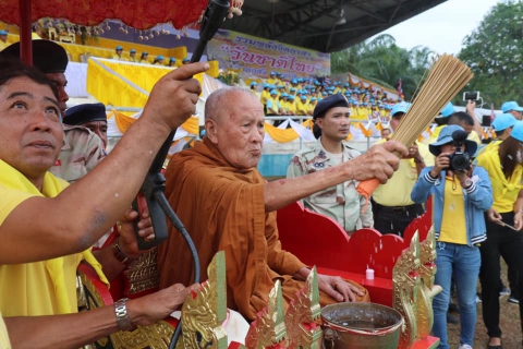 ไฟล์แนบ การประปาส่วนภูมิภาคสาขาชุมพร ร่วมพิธีรวมพลังจิตอาสาวันชาติไทย เนื่องในวันคล้ายวันพระบรมราชสมภพ พระบาทสมเด็จพระบรมชนกาธิเบศร มหาภูมิพลอดุลยเดชมหาราช บรมนาถบพิตร