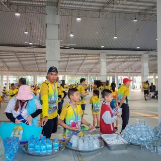 ไฟล์แนบ กปภ.สาขาตราดร่วมสนับสนุนน้ำดื่มตราสัญลักษณ์กปภ.ในโครงการสานพลังท้องถิ่นไทย ถวายพ่อของแผ่นดิน เดิน  วิ่ง มินิฮาล์ฟ มาราธอนเฉลิมพระเกียรติ 