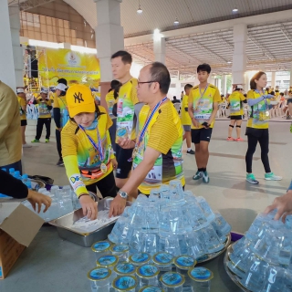 ไฟล์แนบ กปภ.สาขาตราดร่วมสนับสนุนน้ำดื่มตราสัญลักษณ์กปภ.ในโครงการสานพลังท้องถิ่นไทย ถวายพ่อของแผ่นดิน เดิน  วิ่ง มินิฮาล์ฟ มาราธอนเฉลิมพระเกียรติ 