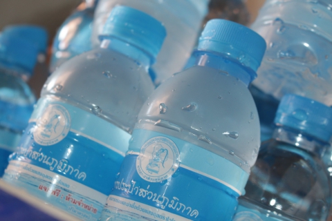 ไฟล์แนบ กปภ.สาขาจันทบุรี ร่วมชมนิทรรศการ และการถ่ายทอดสดพระราชพิธีเสด็จพระราชดำเนินเลียบพระนครโดยขบวนพยุหยาตราทางชลมารค และนิทรรศการพระราชกรณียกิจพระบาทสมเด็จพระเจ้าอยู่หัว พร้อมบริการน้ำดื่ม ตราสัญลักษณ์ กปภ. จำนวน 1,000 ขวด