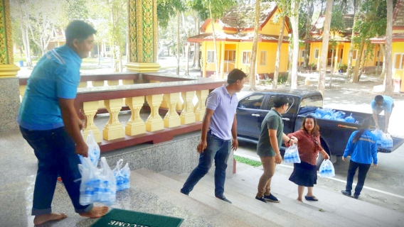 ไฟล์แนบ การประปาส่วนภูมิภาคสาขาอ่าวลึก มอบน้ำดื่มตราสัญลักษณ์ กปภ.ณ วัดมหาธาตุวชิรมงคล