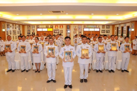 ไฟล์แนบ กปภ.สาขาสมุทรสงคราม เข้าร่วมพิธีรับพระราชทาน พระบรมฉายาลักษณ์ พระบาทสมเด็จพระเจ้าอยู่หัว และสมเด็จพระนางเจ้าฯ พระบรมราชินี เนื่องในโอกาสมหามงคลพระราชพิธีบรมราชาภิเษก พุทธศักราช 2562