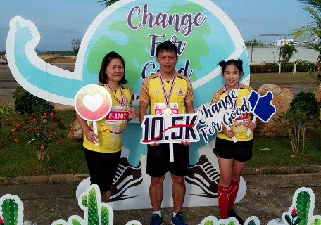 ไฟล์แนบ การประปาส่วนภูมิภาคสาขากระบี่ ร่วมกิจกรรมโครงการ"สานพลังท้องถิ่นไทย ถวายพ่อของแผ่นดิน" เดิน-วิ่ง มินิฮาล์ฟมาราธอน เฉลิมพระเกียรติ เนื่องในโอกาสมหามงคลพระราชพิธีบรมราชาภิเษก พุทธศักราช 2562 พร้อมสนับสนุนน้ำดื่มบรรจขวดตราสัญลักษณ์ กปภ.บริการแก่ผู้เข้าร่วมกิจกรรม