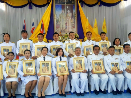 ไฟล์แนบ การประปาส่วนภูมิภาคสาขาอ่าวลึก เข้ารับพระราชทานพระบรมฉายาลักษณ์ พระบาทสมเด็จพระเจ้าอยู่หัวและสมเด็จพระนางเจ้าฯ พระบรมราชินี เนื่องในโอกาสมหามงคลพระราชพิธีบรมราชาภิเษก พุทธศักราช 2562