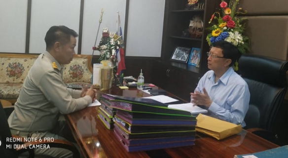 ไฟล์แนบ ผู้จัดการการประปาส่วนภูมิภาคสาขาตะกั่วป่าเข้าพบ นายบำรุง ปิยนามวานิช นายกองค์การบริหารส่วนจังหวัดพังงา  เพื่อสวัสดีปีใหม่ 2563 พร้อมมอบของที่ระลึก กปภ. เป็นของขวัญปีใหม่ และหารือถึงการเตรียมความพร้อมรับมือสถานการณ์น้ำและการขาดแคลนน้ำดิบในช่วงฤดูแล้งหรือสภาวะฝนทิ้งช่วง