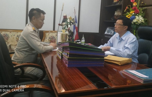 ไฟล์แนบ ผู้จัดการการประปาส่วนภูมิภาคสาขาตะกั่วป่าเข้าพบ นายบำรุง ปิยนามวานิช นายกองค์การบริหารส่วนจังหวัดพังงา  เพื่อสวัสดีปีใหม่ 2563 พร้อมมอบของที่ระลึก กปภ. เป็นของขวัญปีใหม่ และหารือถึงการเตรียมความพร้อมรับมือสถานการณ์น้ำและการขาดแคลนน้ำดิบในช่วงฤดูแล้งหรือสภาวะฝนทิ้งช่วง