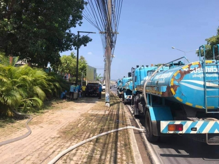 ไฟล์แนบ กปภ.สาขาภูเก็ต ออกบริการแจกน้ำประปาฟรีให้กับผู้ใช้น้ำที่ได้รับความเดือดร้อนจากเหตุการณ์น้ำไม่ไหลในพื้นที่บริเวณถังเพิ่มแรงดันหมู่บ้านสุพิชชา และซอยรัษฎารำลึก ต.รัษฎา อ.เมืองภูเก็ต