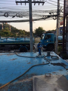 ไฟล์แนบ กปภ.สาขาภูเก็ต ออกบริการแจกน้ำประปาฟรีให้กับผู้ใช้น้ำที่ได้รับความเดือดร้อนจากเหตุการณ์น้ำไม่ไหลในพื้นที่บริเวณถังเพิ่มแรงดันหมู่บ้านสุพิชชา และซอยรัษฎารำลึก ต.รัษฎา อ.เมืองภูเก็ต