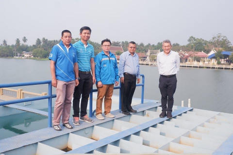 ไฟล์แนบ ศ.ดร.เสรี ศุภราทิตย์ อดีตผู้ว่าการการประปาส่วนภูมิภาค ร่วมกับ การประปาส่วนภูมิภาคสาขาสมุทรสงคราม ลงพื้นที่ตรวจสอบและเฝ้าระวังคุณภาพน้ำดิบจากแม่น้ำแม่กลอง