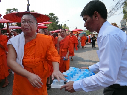 ไฟล์แนบ การประปาส่วนภูมิภาคสาขาพะเยา ร่วมแจกน้ำดื่มในพิธีเคลื่อนขบวนสรีระสังขาร พระอุบาลีคุณูปมาจารย์ (ปวง ธมฺมปญฺมหาเถระ) ไปยังเมรุปราสาทนกหัสดีลิงค์ 