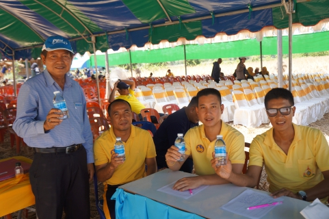 ไฟล์แนบ การประปาส่วนภูมิภาค สาขานาทวี ร่วมแจกน้ำดื่มบรรจุขวดตราสัญลักษณ์ กปภ. ในโครการเสริมสร้างสัมพันธ์ สันติสุข ประจำปี 2563