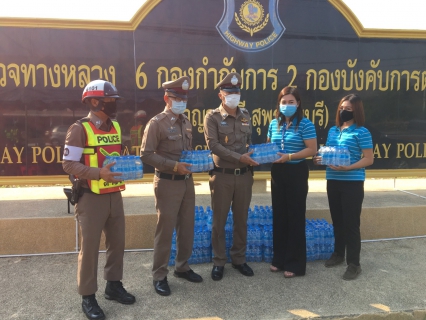 ไฟล์แนบ กปภ. สาขาพนมทวน ร่วมมอบน้ำดื่มตราสัญลักษณ์ กปภ. จำนวน 600 ขวด ให้กับที่ว่าการอำเภอพนมทวน เพื่อใช้ในการตั้งจุดคัดกรองป้องกันการแพร่ระบาดโรคโควิด-19 