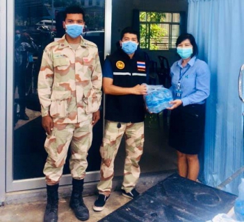 ไฟล์แนบ การประปาส่วนภูมิภาคสาขากระบี่ มอบน้ำดื่มบรรจุขวดตราสัญลักษณ์ กปภ. สนับสนุนการทำงานของคณะทำงานคัดกรองเฝ้าระวังและป้องกันโรคติดเชื้อไวรัสโคโรนา 2019 (Covid-19) อำเภอเมือง จังหวัดกระบี่