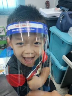 ไฟล์แนบ บริษัท เจิ้นหยง กรีน พลาสติก จำกัดมอบหน้ากากกันกระเด็น (Face Shield)สนับสนุนบุคลากรของ กปภ.