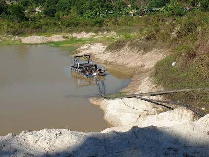 ไฟล์แนบ นายสมพงษ์  ณ นคร ผู้จัดการการประปาส่วนภูมิภาคสาขาเกาะพะงัน  พร้อมด้วยหัวหน้างานผลิต ลงพื้นที่ติดตามสถานการณ์น้ำดิบบริเวณ          ขุมเหมืองเหรียญชัย (แหล่งน้ำสำรอง) เพื่อประเมินปริมาณน้ำดิบที่ใช้ในการผลิตน้ำประปา ของโรงกรองน้ำเขาชักธง