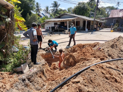 ไฟล์แนบ การประปาส่วนภูมิภาคสาขาเกาะพะงัน ภายใต้การบริหารงานโดย นายสมพงศ์  ณ นคร ได้มอบหมายให้นายอนุสนธ์  เกื้อสกุล  หัวหน้างาน 7 งานบริการและควบคุมน้ำสูญเสีย ได้ดำเนินการแก้ไขปัญหาน้ำไม่ไหล - ไหลอ่อน บิรเวณท่าเรือวกตุ่ม ม.4 ต.เกาะพะงัน อ.เกาะพะงัน จ.สุราษฎร์ธานี