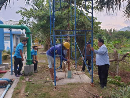 ไฟล์แนบ การประปาส่วนภูมิภาคสาขาเกาะพะงัน ภายใต้การบริหารงานโดย นายสมพงศ์  ณ นคร ได้มอบหมายให้นายสุทธิพงศ์  บุญสา  หัวหน้างาน 7 งานบผลิต ดำเนินการแก้ไขปัญหาบ่อบาดาล บ่อที่ 1 สูบน้ำไม่ขึ้น  บริเวณสถานีผลิตน้ำ RO บ้านใต้ ม.2 ต.บ้านใต้ อ.เกาะพะงัน จ.สุราษฎร์ธานี