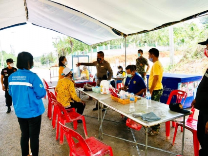 ไฟล์แนบ ผู้จัดการการประปาส่วนภูมิภาคสาขากระบี่ ลงพื้นที่ ม.3  บ้านป่าใหม่ ต.ดินอุดม อ.ลำทับ จ.กระบี่ ตามคำสั่งจังหวัดกระบี่เรื่องแต่งตั้งคณะทำงานตรวจสอบ ติดตามและประเมิน ผลการดำเนินงานของศูนย์ปฏิบัติการควบคุมโรค ระดับพื้นที่ ตามมาตรการป้องกันโรค พร้อมมอบน้ำดื่มบรรจุขวดตราสัญลักษณ์ กปภ.เพื่อสนับสนุนการทำงานของเจ้าหน้าที่