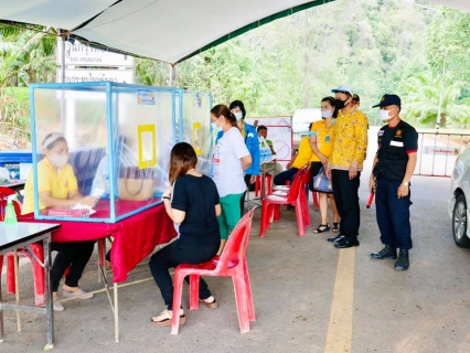 ไฟล์แนบ ผู้จัดการการประปาส่วนภูมิภาคสาขากระบี่ ลงพื้นที่ ม.3  บ้านป่าใหม่ ต.ดินอุดม อ.ลำทับ จ.กระบี่ ตามคำสั่งจังหวัดกระบี่เรื่องแต่งตั้งคณะทำงานตรวจสอบ ติดตามและประเมิน ผลการดำเนินงานของศูนย์ปฏิบัติการควบคุมโรค ระดับพื้นที่ ตามมาตรการป้องกันโรค พร้อมมอบน้ำดื่มบรรจุขวดตราสัญลักษณ์ กปภ.เพื่อสนับสนุนการทำงานของเจ้าหน้าที่