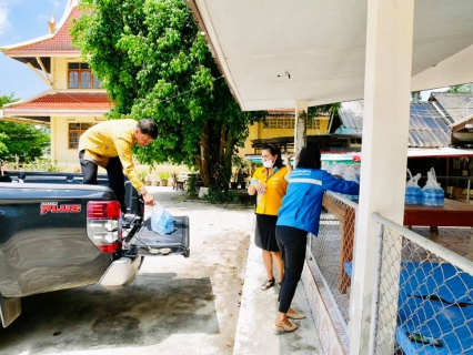 ไฟล์แนบ การประปาส่วนภูมิภาคสาขากระบี่ มอบน้ำดื่มบรรจุขวดตราสัญลักษณ์ กปภ.แก่ศูนย์คณะสงฆ์ประจำจังหวัดกระบี่ เพื่อช่วยเหลือผู้ได้รับผลกระทบการแพร่ระบาดของโรคเชื้อไวรัสโคโรน่า 2019 ในจังหวัดกระบี่