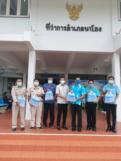ไฟล์แนบ  นายบัญญัติ จุลรอด ผจก.กปภ.สาขาตรัง  มอบน้ำดื่มบรรจุขวดตราสัญญาลักษณ์ กปภ. จำนวน 1,000 ขวด ให้กับนายอำเภอนาโยงและนายอำเภอสิเกา