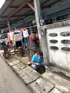 ไฟล์แนบ การประปาส่วนภูมิภาคสาขากระบี่ ดำเนินงานตามแผนบริหารจัดการน้ำสูญเสีย เดินหน้าลงพื้นที่ ม.7 ต.ไสไทย อำเภอเมืองกระบี่ และถนนกระบี่ ตำบลปากน้ำ อำเภอเมืองกระบี่ จังหวัดกระบี่ เดินเท้าหาท่อแตกรั่ว เพื่อลดการเกิดน้ำสูญเสีย 