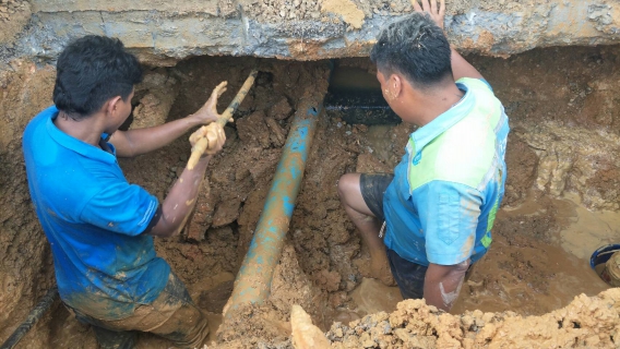 ไฟล์แนบ จ.ส.ต.สุเทพ  ลี้ยุทธานนท์ ผู้จัดการการประปาส่วนภูมิภาค สาขาตะกั่วป่า ร่วมด้วยพนักงาน กปภ.ในสังกัดงานบริการและควบคุมน้ำสูญเสีย  ได้ร่วมกันประชุมติดตามวางแผนงานซ่อมท่อลดน้ำสูญเสียที่เกิดขึ้น