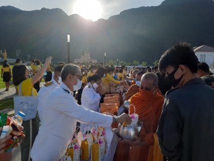 ไฟล์แนบ เข้าร่วมกิจกรรมทำบุญตักบาตรถวายเป็นพระราชกุศล เฉลิมพระเกียรติพระบาทสมเด็จพระเจ้าอยู่หัว 