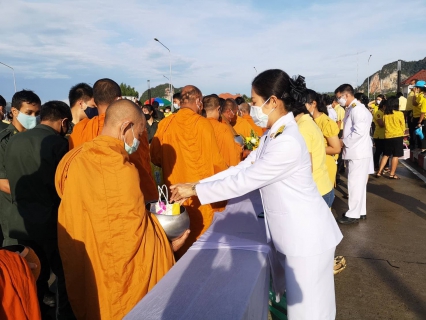 ไฟล์แนบ เข้าร่วมกิจกรรมทำบุญตักบาตรถวายเป็นพระราชกุศล เฉลิมพระเกียรติพระบาทสมเด็จพระเจ้าอยู่หัว 