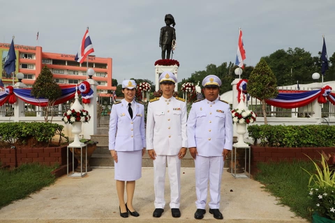 ไฟล์แนบ กปภ.ข.4 วางพานพุ่มถวายราชสักการะพระบรมราชานุสาวรีย์ รัชกาลที่ 6 ครบรอบ 105 ปี การพระราชทานนาม สุราษฎร์ธานี