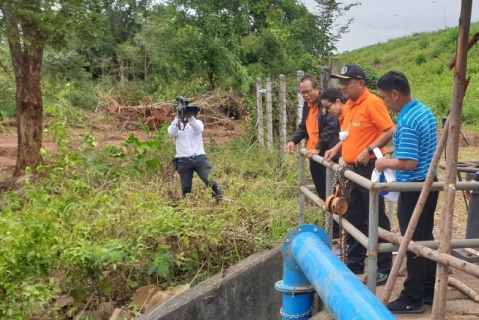 ไฟล์แนบ ผู้ว่าราชการจังหวัดชัยภูมิ และคณะ ลงพื้นที่ติดตามโครงการสูบน้ำกักเก็บเพื่อใช้สำรองช่วงฤดูแล้ง ในพื้นที่ กปภ.สาขาแก้วคร้อ จ.ชัยภูมิ