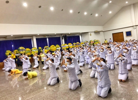 ไฟล์แนบ กปภ.สาขาปทุมธานี ร่วมพิธีบำเพ็ญกุศลและพิธีน้อมรำลึกเนื่องในวันคล้ายวันสวรรคตพระบาทสมเด็จพระบรมชนกาธิเบศร มหาภูมิพลอดุลยเดชมหาราช บรมนาถบพิตร 13 ตุลาคม 2563