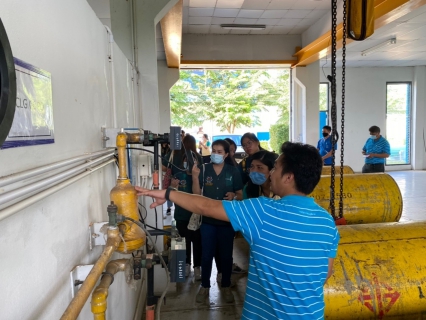 ไฟล์แนบ นักศึกษาภาควิชาเคมี คณะวิทยาศาสตร์ มหาวิทยาลัยศิลปากร ศึกษาดูงาน สถานีผลิตน้ำโพธาราม